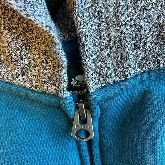 Roots kids size youth medium zip hoodie slightly cropped at bottom - Picture 10 of 11